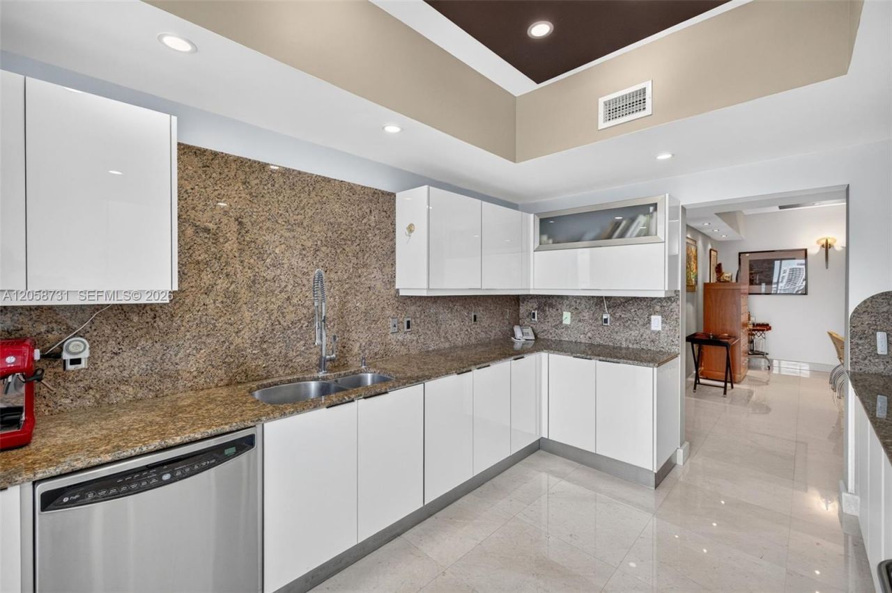 3330 NE 190th St, Unit UPH14, Aventura, FL 33180 Photo