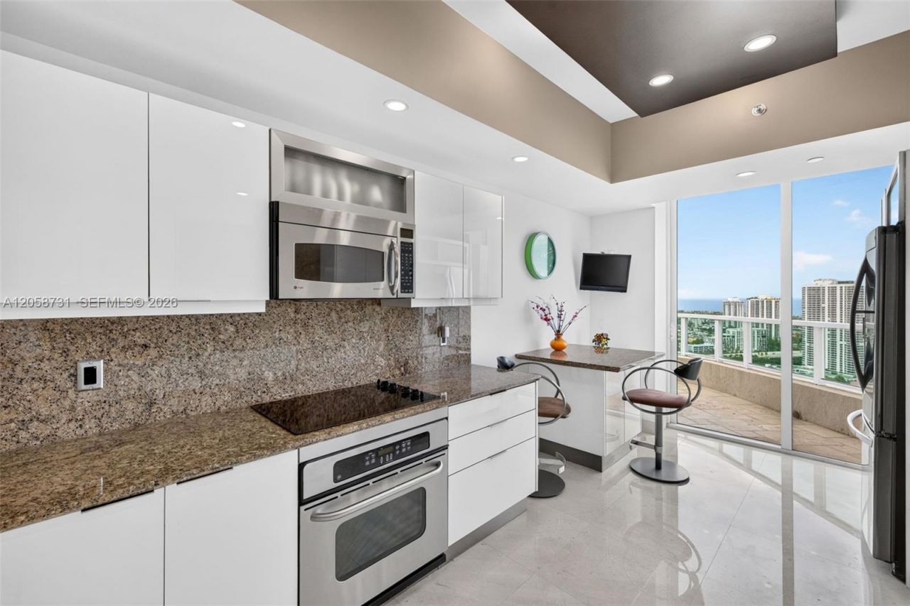 3330 NE 190th St, Unit UPH14, Aventura, FL 33180 Photo