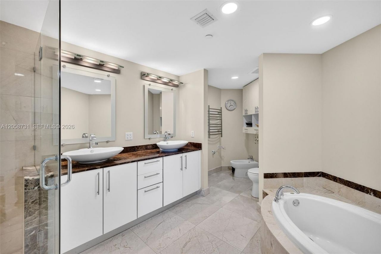 3330 NE 190th St, Unit UPH14, Aventura, FL 33180 Photo