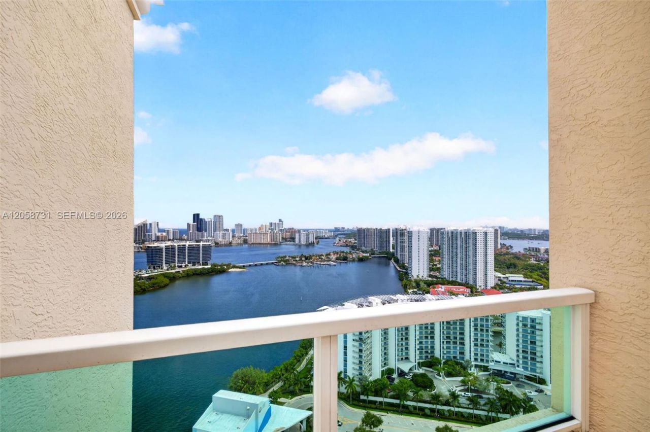 3330 NE 190th St, Unit UPH14, Aventura, FL 33180 Photo