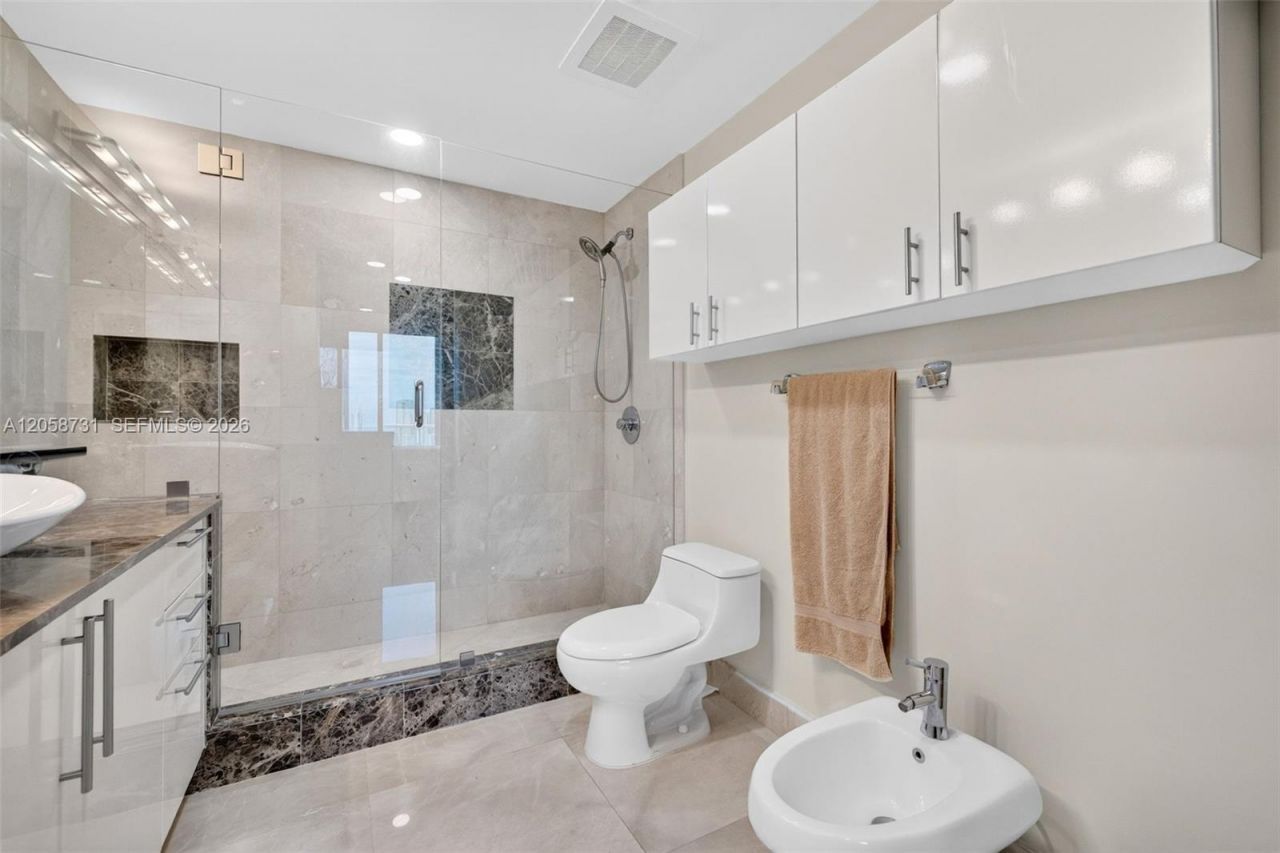 3330 NE 190th St, Unit UPH14, Aventura, FL 33180 Photo