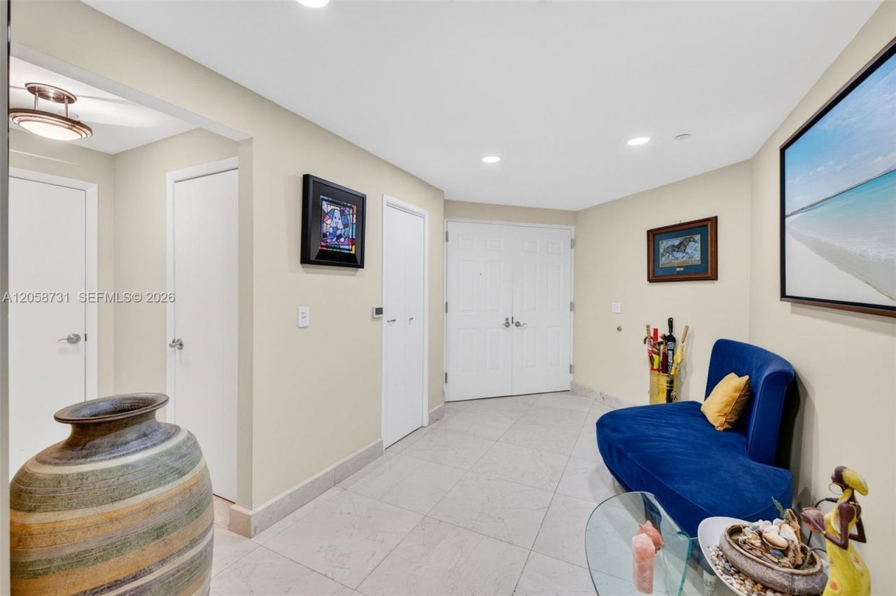3330 NE 190th St, Unit UPH14, Aventura, FL 33180 Photo