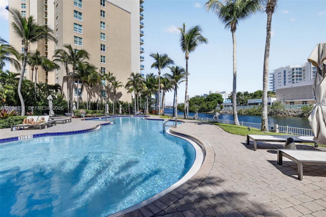 3330 NE 190th St, Unit UPH14, Aventura, FL 33180 Photo