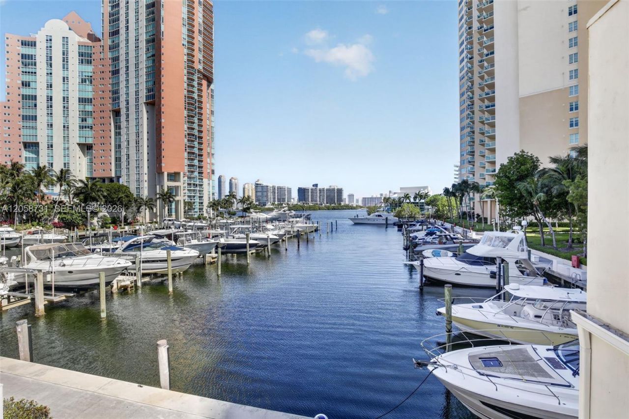 3330 NE 190th St, Unit UPH14, Aventura, FL 33180 Photo