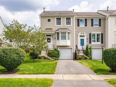 82 Courtshire Ln, Penfield, NY 14526