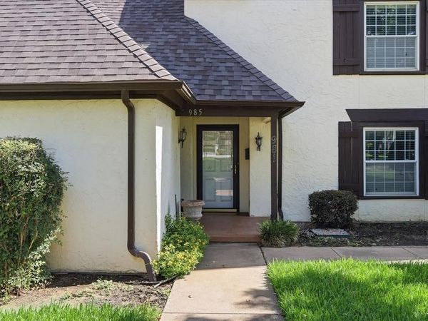 981 Chateau Valee Circle , Bedford, TX 76022