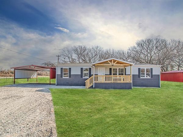 101 Kelly Court , Azle, TX 76020