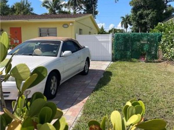 1381 13th AVE N, NAPLES, FL 34102