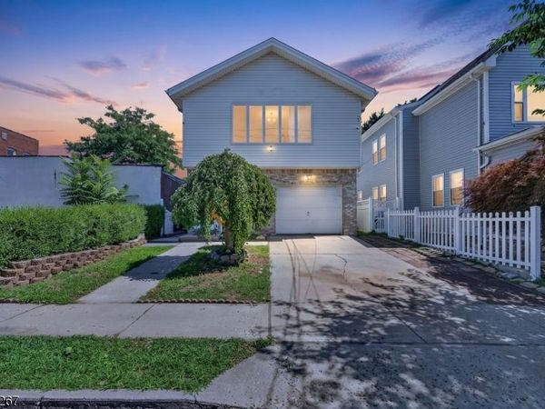 81 Home Pl, Lodi, NJ 07644