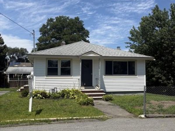 5 Lafayette Ave, Lawrence, MA 01843