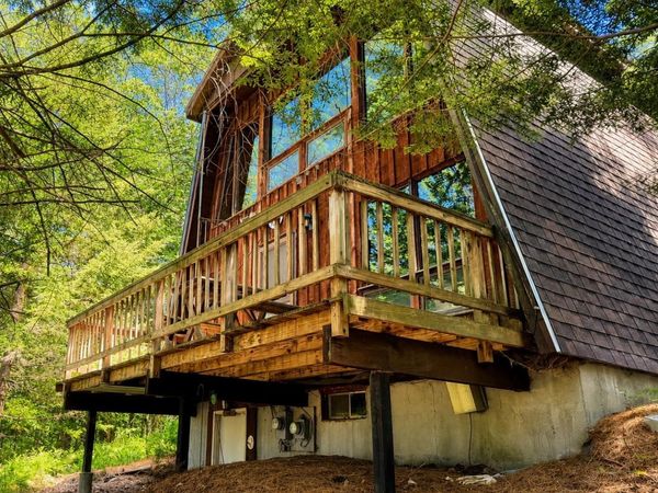 1018 South Hill Road, Jamaica, VT 05343