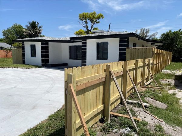 2514 NW 4th St, Pompano Beach, FL 33069