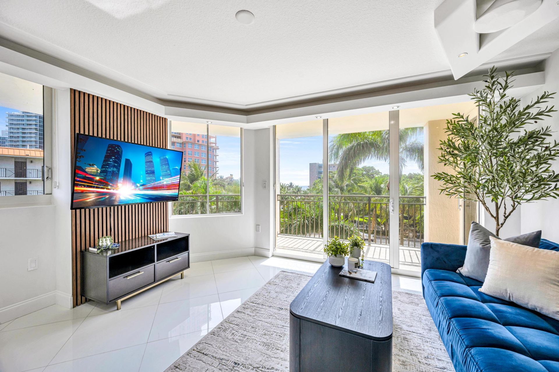 2011 N Ocean Boulevard, Unit 405, Fort Lauderdale, FL 33305 Photo