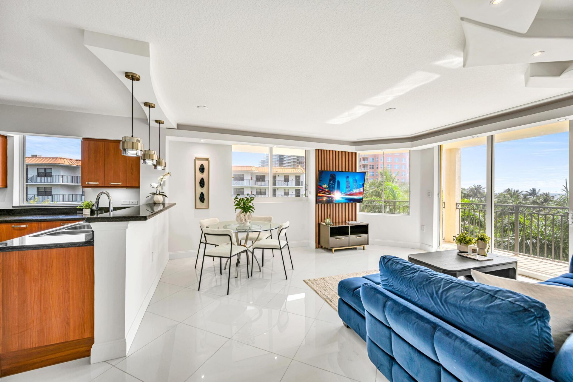 2011 N Ocean Boulevard, Unit 405, Fort Lauderdale, FL 33305 Photo