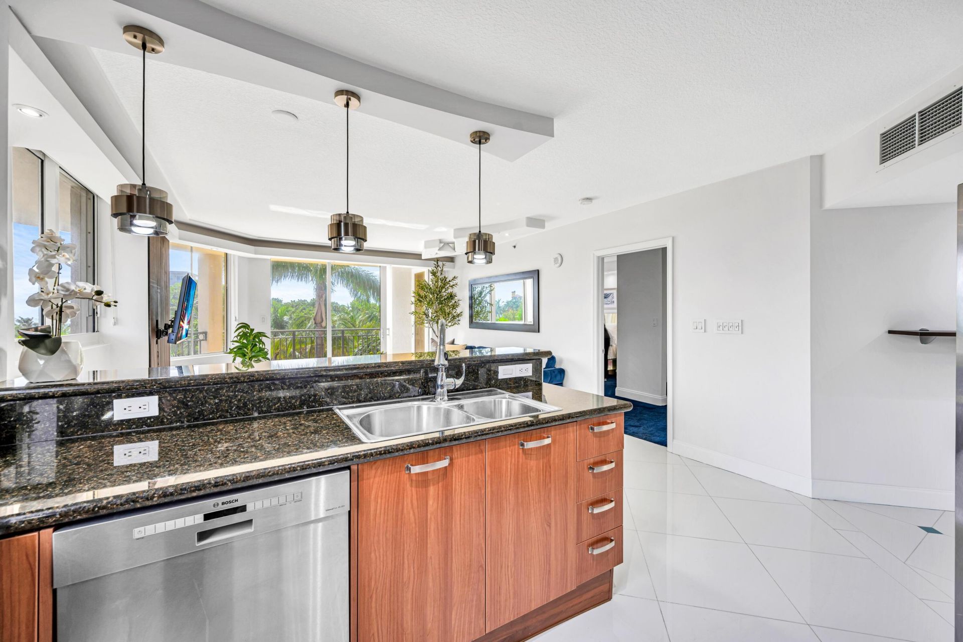 2011 N Ocean Boulevard, Unit 405, Fort Lauderdale, FL 33305 Photo