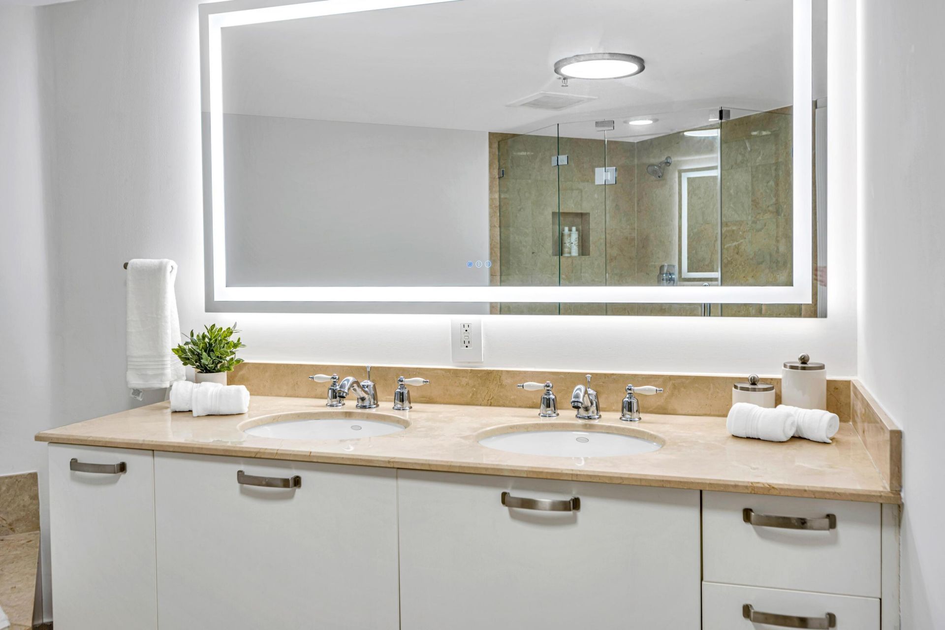 2011 N Ocean Boulevard, Unit 405, Fort Lauderdale, FL 33305 Photo