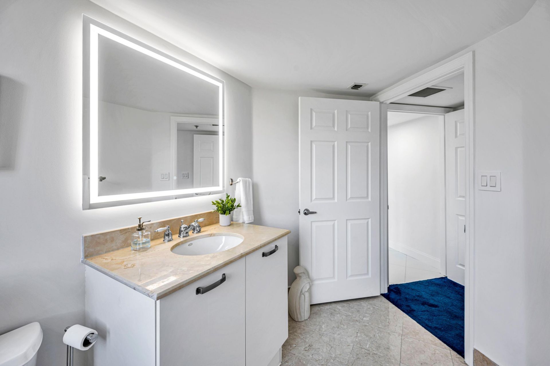2011 N Ocean Boulevard, Unit 405, Fort Lauderdale, FL 33305 Photo