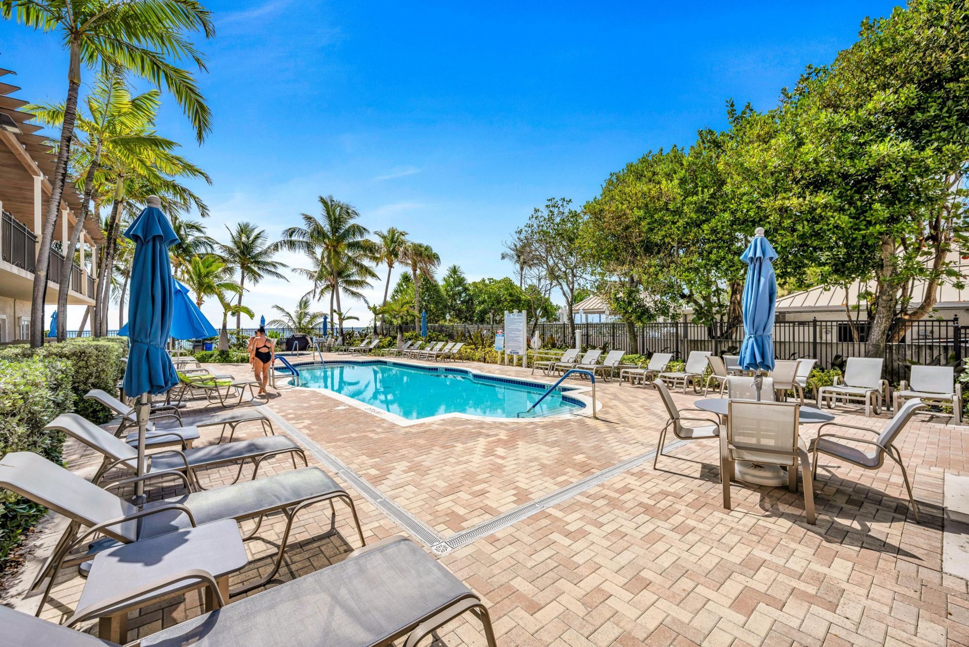 2011 N Ocean Boulevard, Unit 405, Fort Lauderdale, FL 33305 Photo