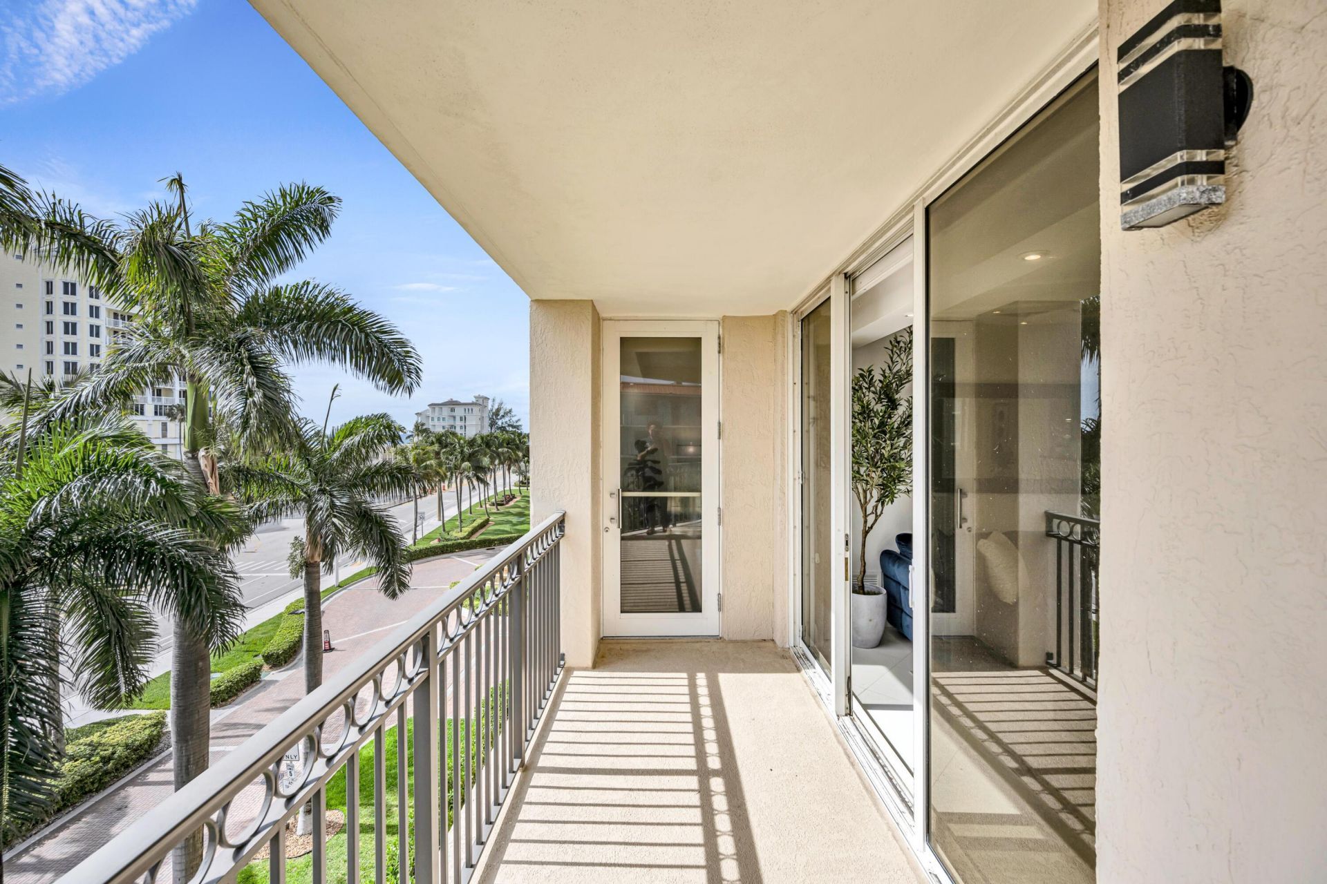 2011 N Ocean Boulevard, Unit 405, Fort Lauderdale, FL 33305 Photo