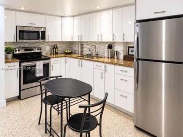 652 NW 3rd St, Unit 306, Miami, FL 33128