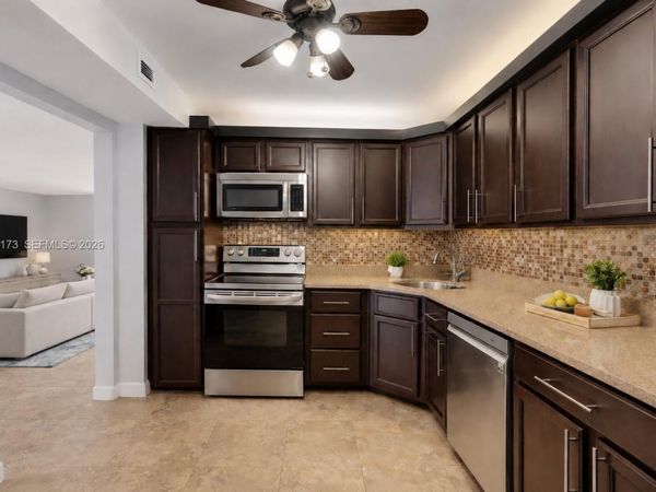 2750 NE 183rd St, Unit 304, Aventura, FL 33160