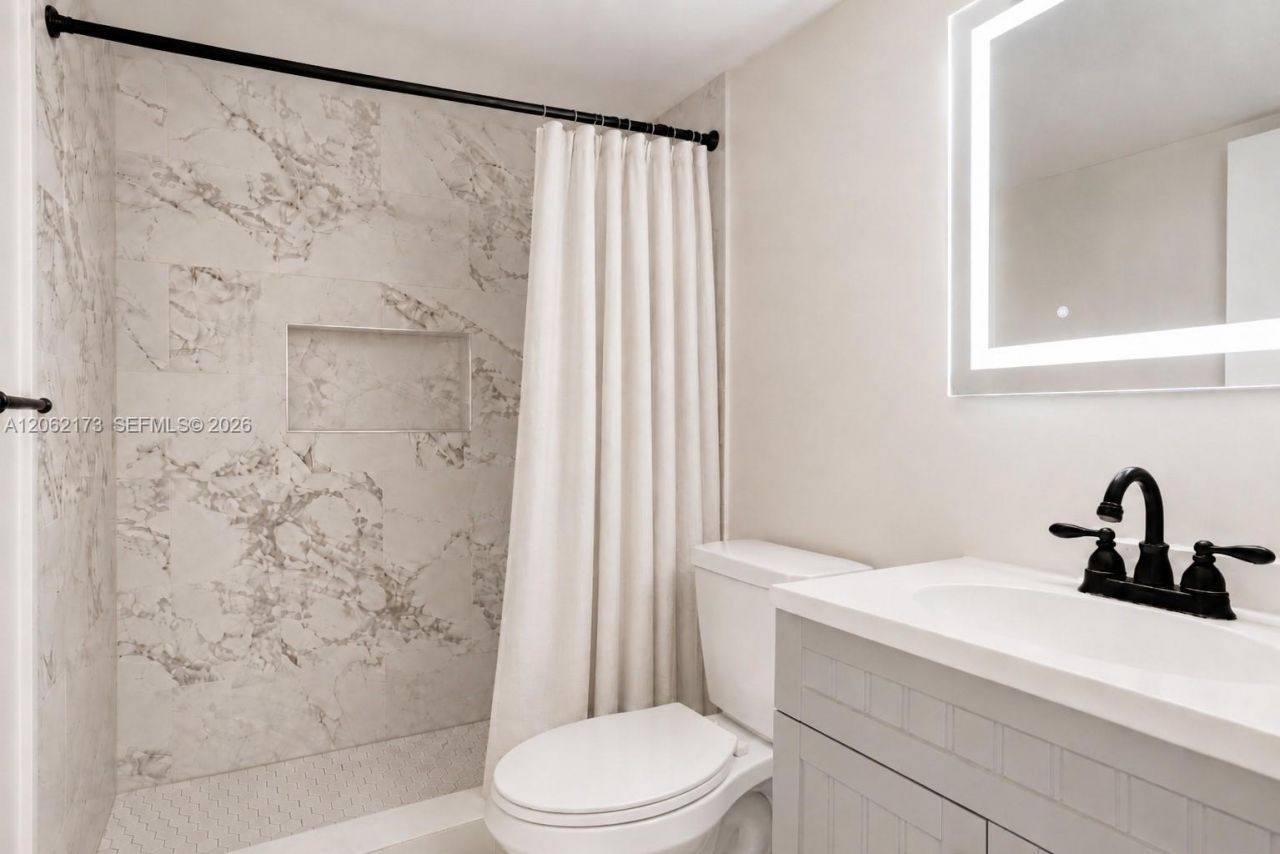 2750 NE 183rd St, Unit 304, Aventura, FL 33160 Photo
