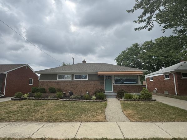 25147 Collingwood Street, Roseville, MI 48066