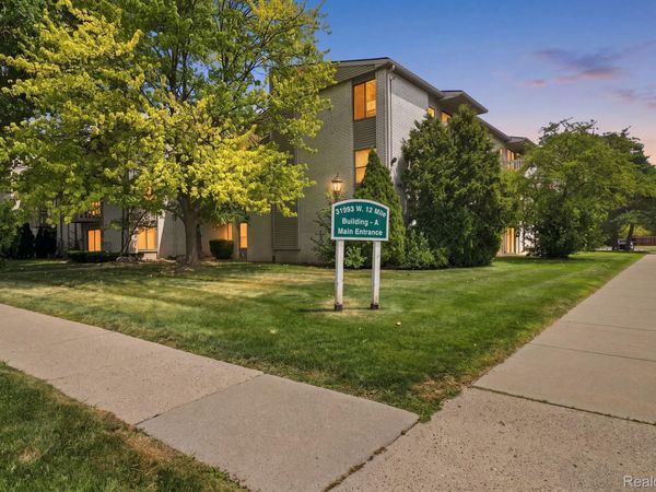 31993 W 12 Mile Road, Unit 208, Farmington Hills, Mi 48334