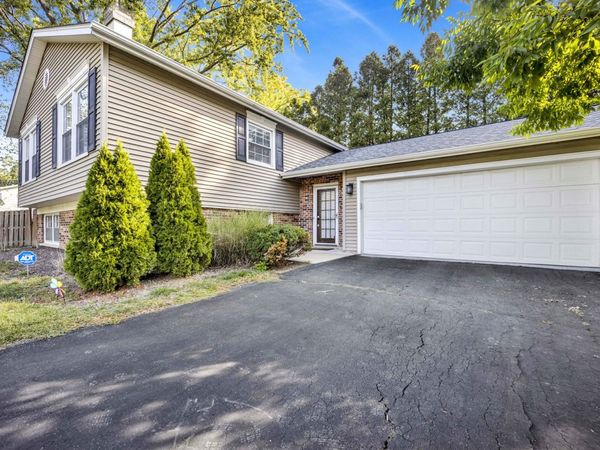 2627 N Ridge Avenue , Arlington Heights, IL 60004