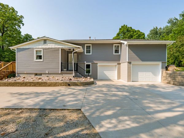 3224 11th Street , Moline, IL 61265