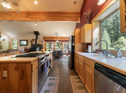 10184 Somerset Drive, Truckee, CA 96161 Photo
