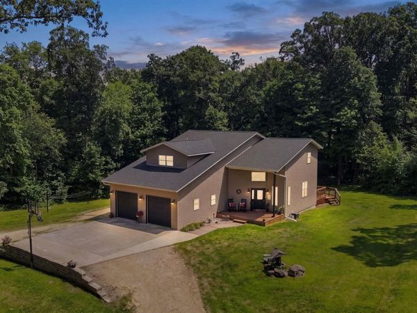 1884 W Timber Drive, Platteville, WI 53818