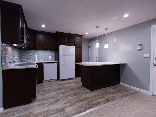 3 Hallmark Gardens, Unit 5, Burlington, MA 01803