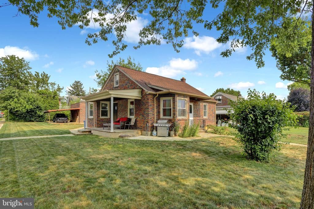 425 CENTRE STREET, READING, PA 19605