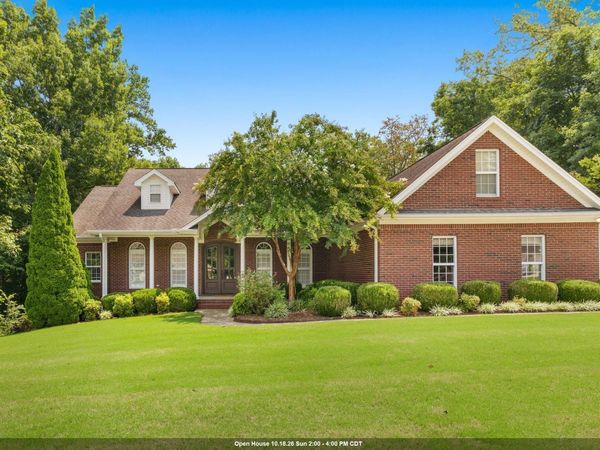 104 Castlewood Ct, Florence, AL 35633