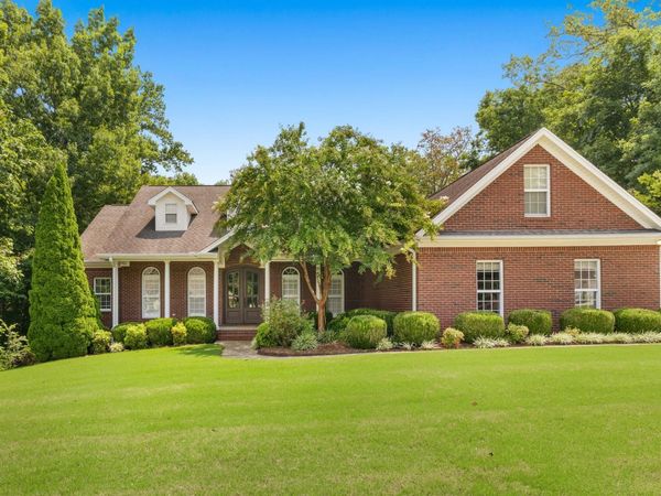 104 Castlewood Ct, Florence, AL 35633