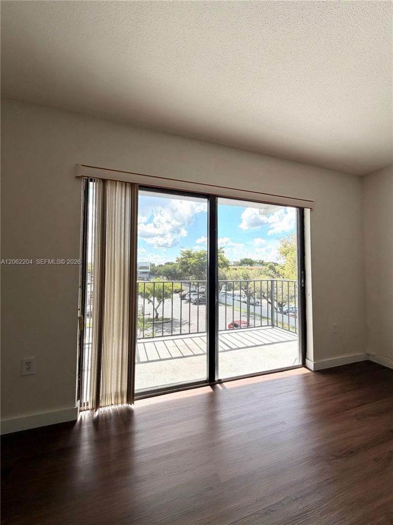 10431 N Kendall Dr, Unit D314, Miami, FL 33176 Photo