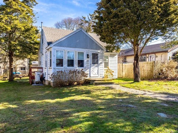 12 Bluepoint Rd, Fairhaven, MA 02719