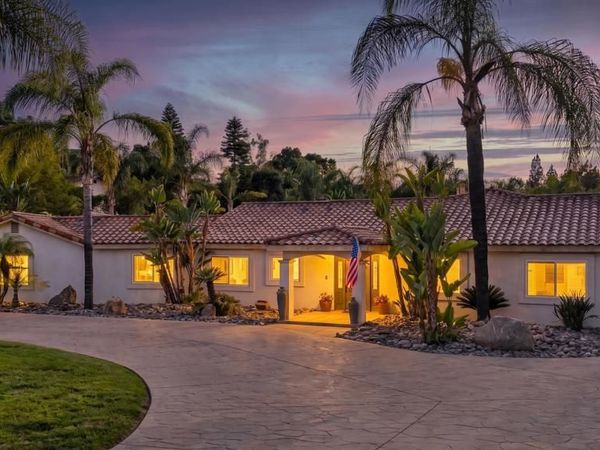 886 Singing Trails Drive, El Cajon, CA 92019