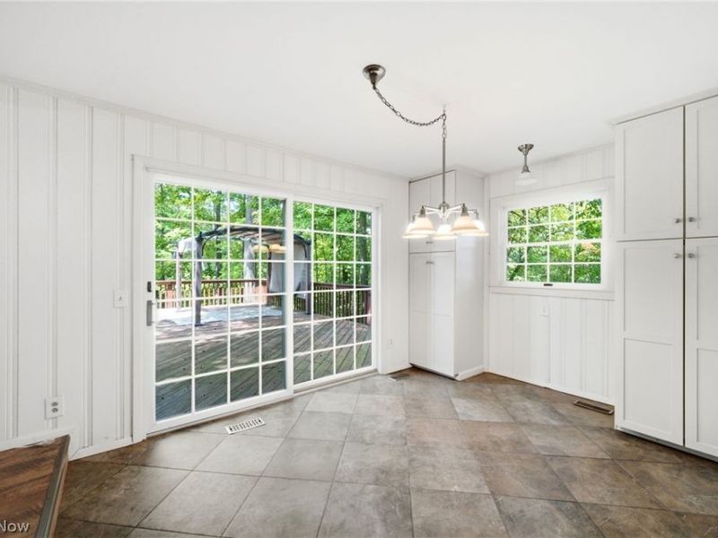 6963 Crestview Drive, Brecksville, OH 44141 Photo 3