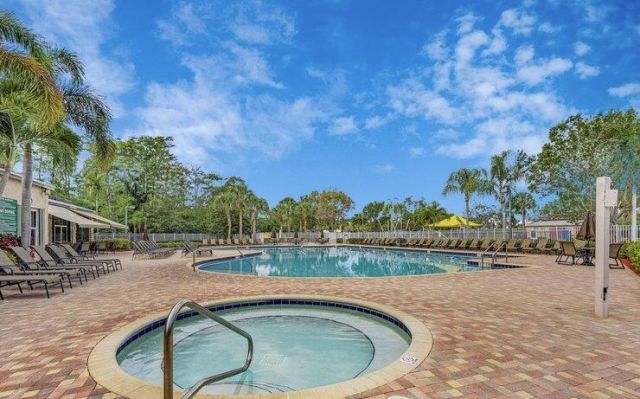 7650 Oak Grove Circle, Lake Worth, FL 33467 Photo