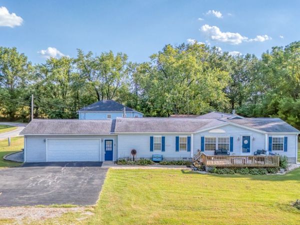 15547 Vivian Street, Sesser, IL 62884