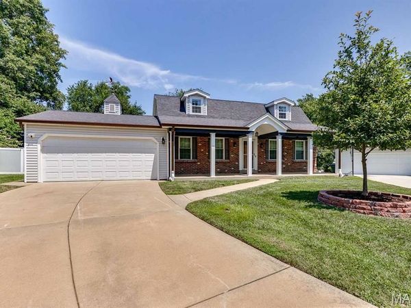 11 Victoria Square, St Peters, MO 63376