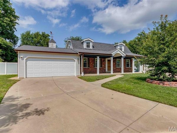 11 Victoria Square , St Peters, MO 63376