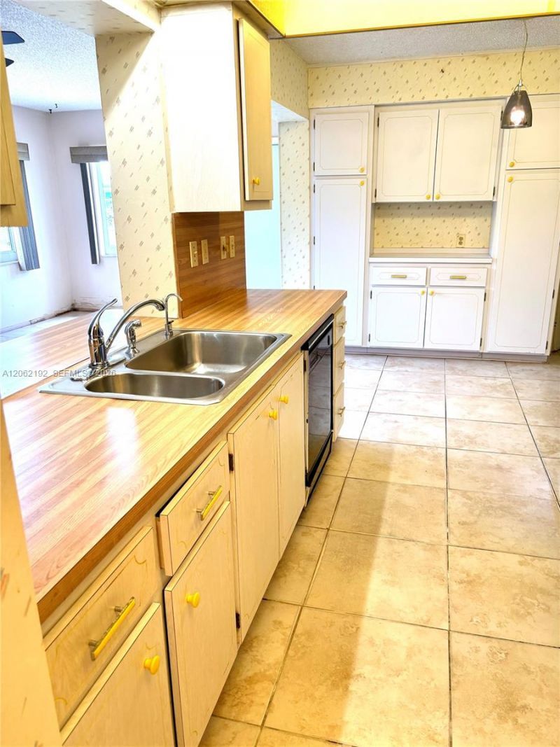 8111 NW 92nd Ave, Tamarac, FL 33321 Photo