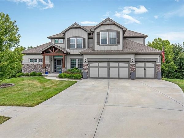 1208 N Silverleaf Court, Liberty, MO 64068
