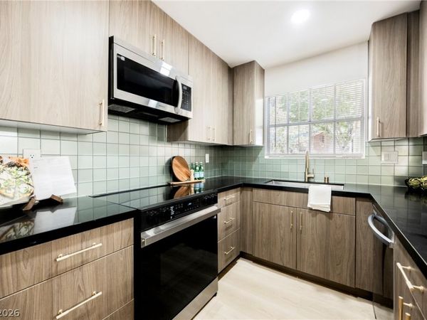 608 Tam O Shanter , Las Vegas, NV 89109