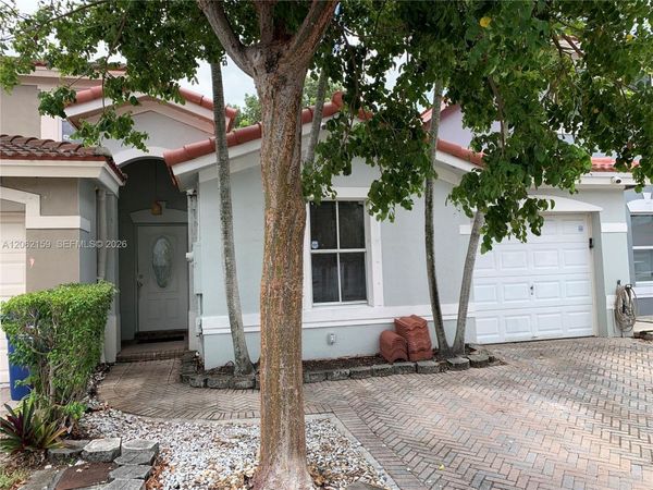 4805 SW 163rd Pl, Miami, FL 33185