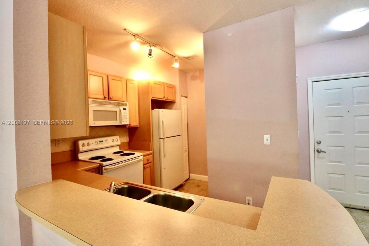 6001 SW 70th St , Unit 117, South Miami, FL 33143 Photo