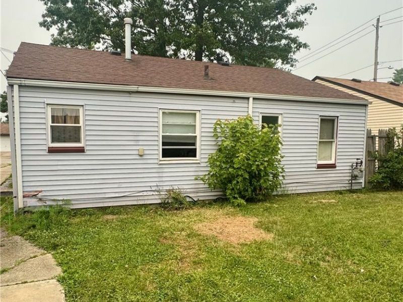 12009 Summerland Avenue, Cleveland, OH 44111 Photo 2